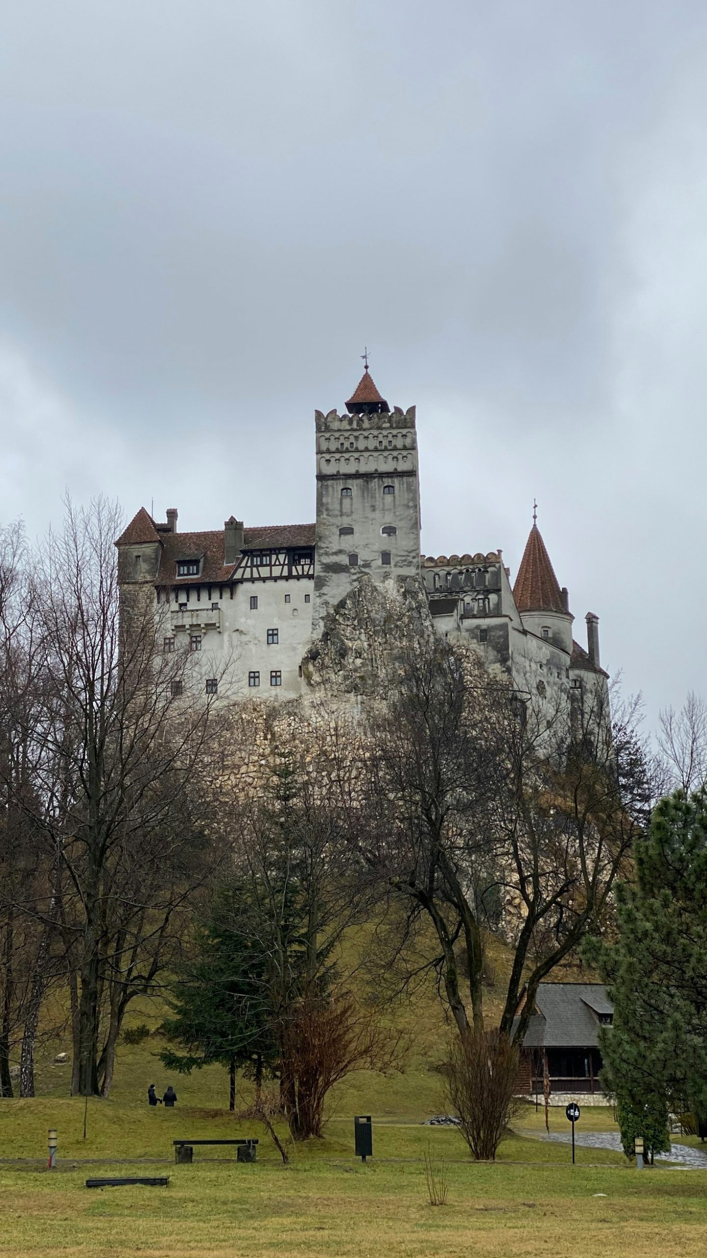 Yellow House Bran: Your Gateway to Bran Castle